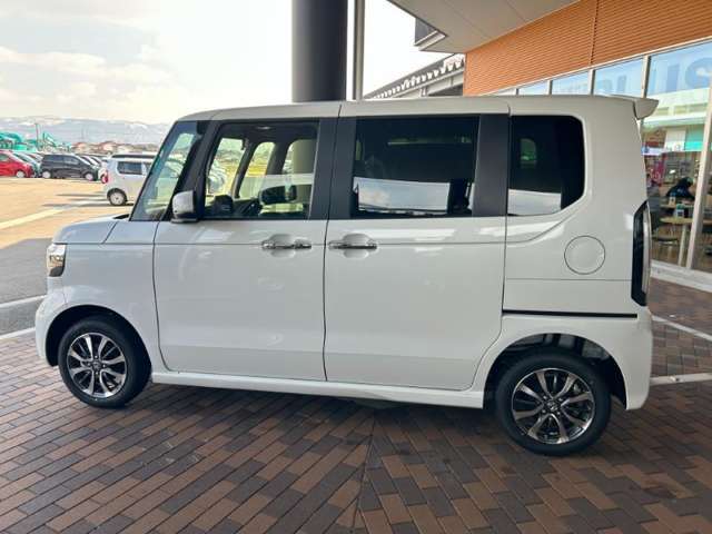 アフターサービスも安心！！ 自社整備工場・自社鈑金工場・積載車を完備しておりますので、お客様のご購入後も手厚くサポートいたします！！