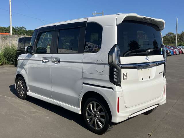国交省の代わりに車検認定ができる「陸運局指定工場」の資格をもっており、熟練の整備士や国家資格を持った整備士が揃ってます！