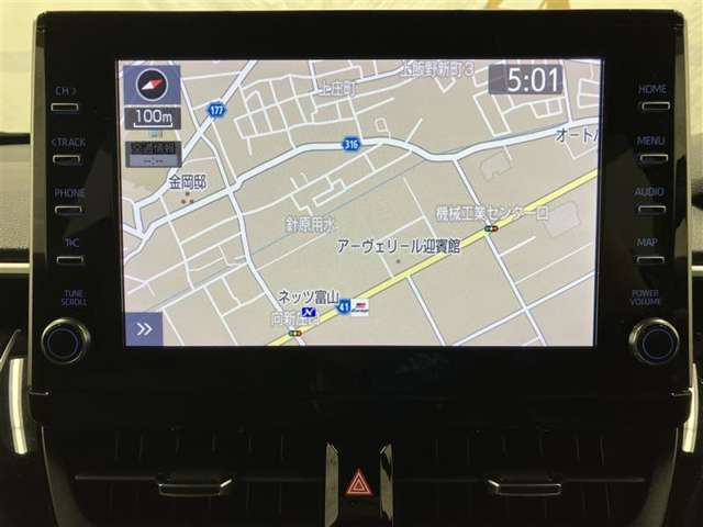 ディスプレイオーディオ装着です。AppleCarPlayやAndroidAutoにてご自分のスマホでマップ系・音楽系のアプリを車内にて楽しめます。USBに入れたお気に入りの曲も流すこと可能です！