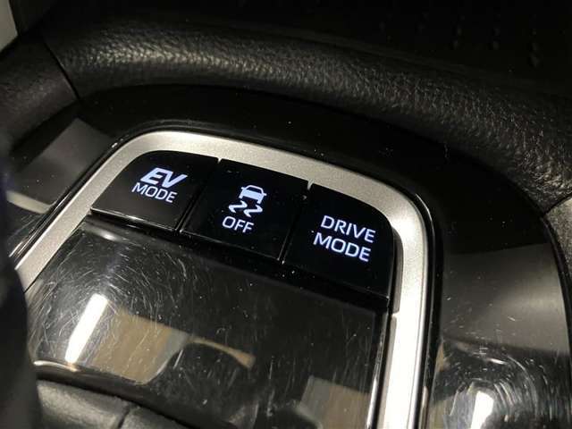 EVドライブモードで、エンジン音や排気ガスを気にすることなく走れます。早朝・深夜や屋内の駐車場などで重宝しますよ♪