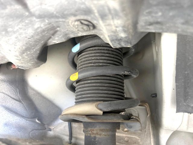 お車を安心してお乗りいただく為には、足回りの定期点検が欠かせません。サービスサポート（有償保証）では無料点検もご提供しており、安心のカーライフをお過ごしいただけるサポート体制が整っています。