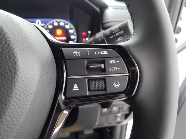 多彩な安心・快適機能を搭載した先進の安全運転支援システムのHonda　SENSINGを搭載しております。