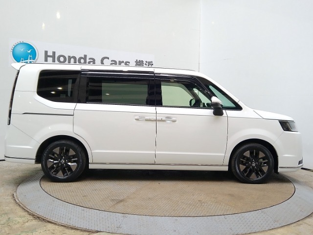 全長433cm、幅177cm、高さ160cmのお車になります。