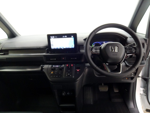 Honda車が初めての方にも扱いやすく分かりやすいインパネ周りと各種スイッチ類です。