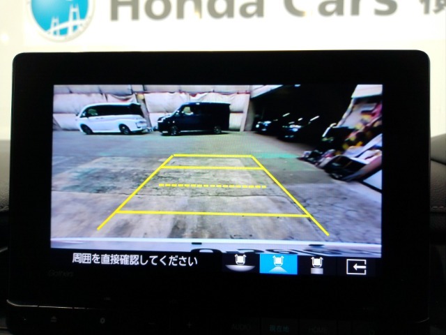 後方確認はオマカセのリアカメラ付です。雨天時や夜間のバック駐車時などで特に視界の安全確認に役立ちます。