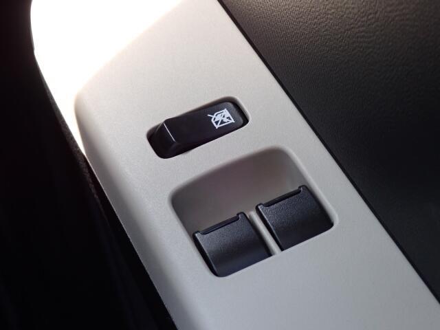 前席はパワーウィンドウになります。