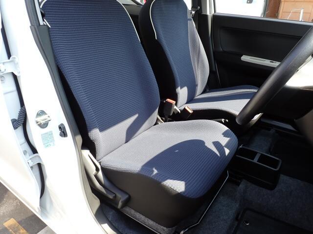 フロントシートも状態良好ですよ。大きな汚れもなく、座り心地もいいですよ。
