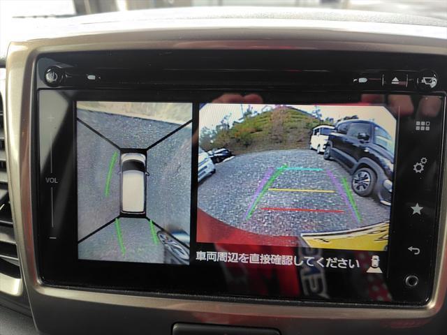 全方位モニタを装備！車を上から見たような映像を表示できるため、周囲の障害物を確認しやすく車庫入れが楽ちんになります！