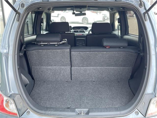 積み込みやすくて、たっぷり積める荷室です。シートアレンジできるものは、乗車人数と荷物の量や大きさによってシートを動かすことができるので、より快適なドライブが可能です！