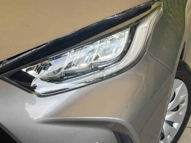 【LEDヘッドライト】悪天候や夜間走行時も良好な視界を確保し安心して運転できる高輝度LEDヘッドライトを装備！点灯速度が早く、消費電力も抑えられています。