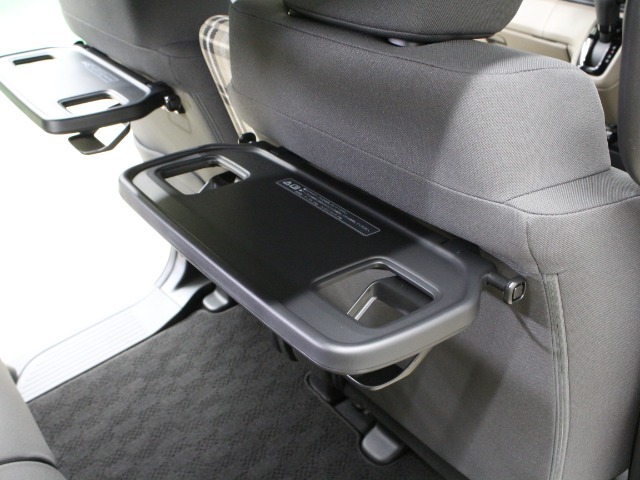 シートバックテーブル