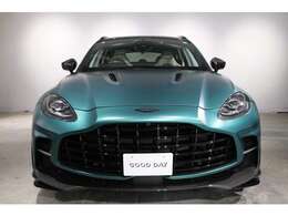 エクステリアカラーはサテンレーシンググリーンです