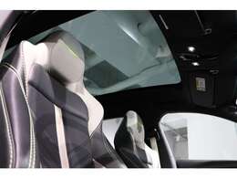 ガラスルーフも装備しています