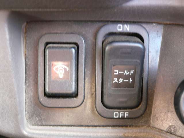 長い時間エンジンを停止しも、エンジンが冷えた「冷機」状態のままで始動、発車可能です！使用しない場合は、OFFにできます♪