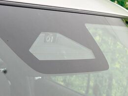 【スズキ　セーフティサポート】走行中に前方の車両等を認識し、衝突しそうな時は警報とブレーキで衝突回避と被害軽減をアシスト。より安全にドライブをお楽しみいただけます。