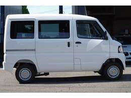 JAAA（日本自動車鑑定協会）発行による鑑定書つきで安心です。これまでの販売店が独自に行ってきたものとは異なり、第三者が鑑定結果を付けることで、より信頼を高めるものです。