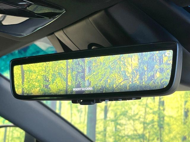 【デジタルインナーミラー】後席の大きな荷物や同乗者で後方が確認しづらい時でも安心！カメラが撮影した車両後方の映像をルームミラー内に表示。クリアな視界で状況の確認が可能です！