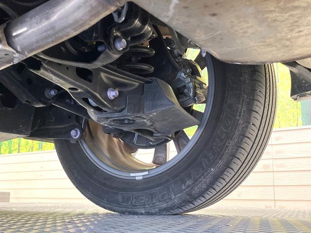 お車を安心してお乗りいただく為には、足回りの定期点検が欠かせません。サービスサポート（有償保証）では無料点検もご提供しており、安心のカーライフをお過ごしいただけるサポート体制が整っています。