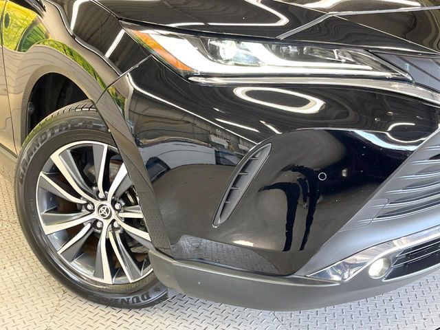 【LEDヘッドライト】悪天候や夜間走行時も良好な視界を確保し安心して運転できる高輝度LEDヘッドライトを装備！点灯速度が早く、消費電力も抑えられています。