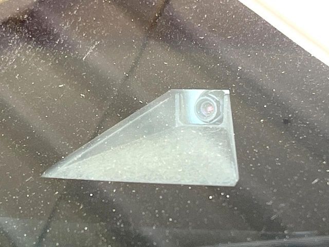 【トヨタセーフティセンス】走行中に前方の車両等を認識し、衝突しそうな時は警報とブレーキで衝突回避と被害軽減をアシスト。より安全にドライブをお楽しみいただけます。