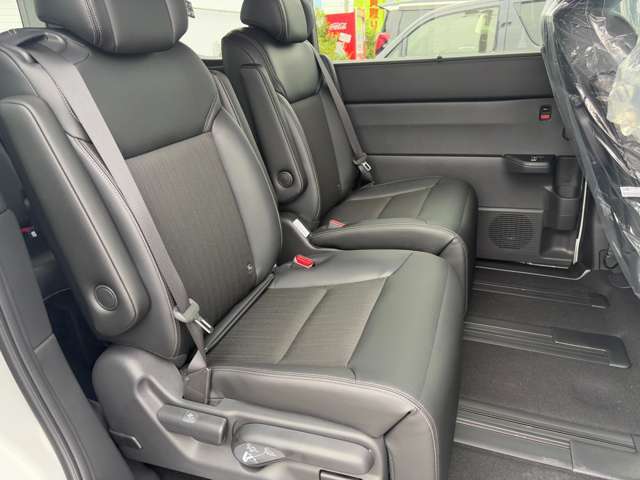 JAAA（日本自動車鑑定協会）による厳しいチェックにより鑑定書を公表しております。当社販売担当者、仕入担当者、リフトに持ち上げ車検検査員による下廻りチェックをクリアした高品質車を展示しております。