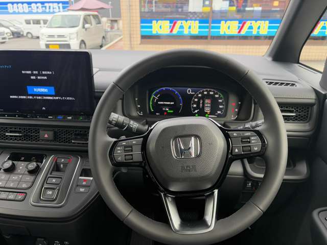 弊社指定業者によるルームクリーニング実施☆エンジンルームから車内まで無料クリーニング♪ご納車前のボディコーティングも専門の業者が常駐しておりクオリティの高いコーティングを低価格にてご提供しております♪