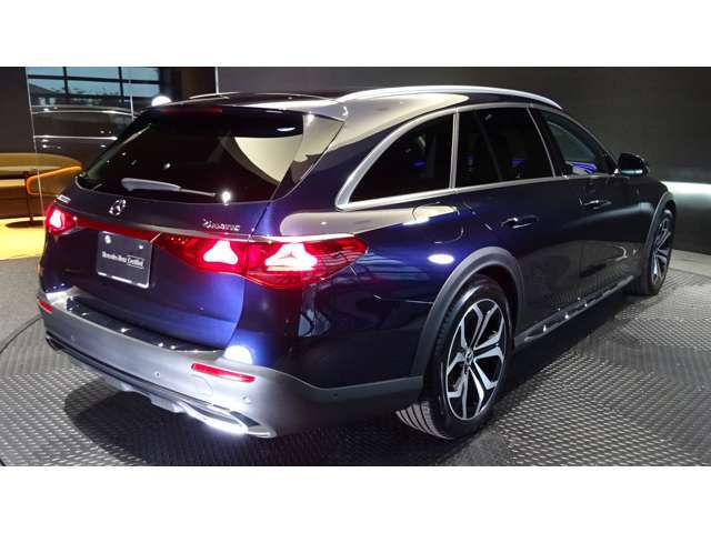 メルセデスの認定中古車「サーティファイドカー」では、万一お車が故障した場合も、ご購入後1年間もしくは2年間※は走行距離にかかわらずメルセデス・ベンツ正規サービスネットワークで無料修理いたします。