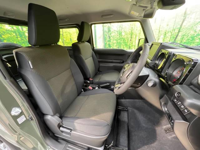 運転席シート廻りは使用感も少なく、良好な状態となっています。丁寧に使われていたことがよくわかりますね。