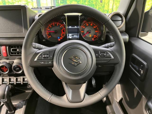 【ステアリングスイッチ】運転中、前方から目線をそらすことなく、オーディオ等の操作が可能な便利機能！安心＆快適なドライブを演出してくれます♪