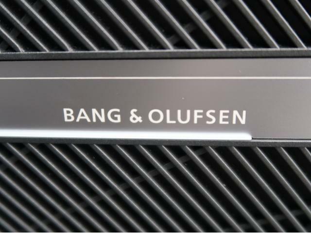 ●Bang＆Olufsenサラウンドシステム『デンマークが世界に誇る高品質サラウンドシステム。クリアでダイナミック。そして臨場感溢れる上質なサラウンドサウンドをドライブ中にご体感いただけます。』