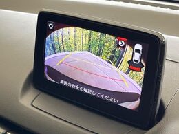 【バックカメラ】駐車時に後方がリアルタイム映像で確認できます。大型商業施設や立体駐車場での駐車時や、夜間のバック時に大活躍！運転スキルに関わらず、今や必須となった装備のひとつです！