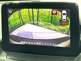 【バックカメラ】駐車時に後方がリアルタイム映像で確認できます。大型商業施設や立体駐車場での駐車時や、夜間のバック時に大活躍！運転スキルに関わらず、今や必須となった装備のひとつです！