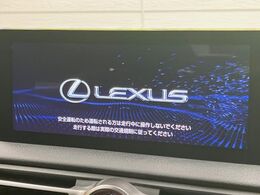 【メーカー純正ナビ】インテリアに溶け込むスタイリッシュな「専用設計」メーカーナビを装備♪視認性や操作性など基本性能にも優れ、より上質なカーライフをお楽しみいただけます。