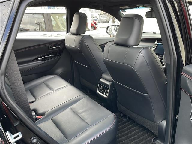 【後部座席】後席もゆったりドライブを楽しめます。ガリバーでご購入いただきましたら、内外装はプロこだわりのクリーニングで清潔なおクルマでご納車させていただきます！店舗での現車確認も承っています！