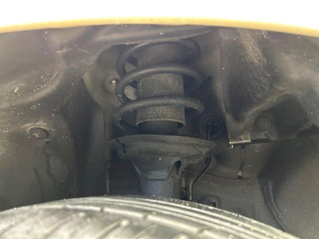 お車を安心してお乗りいただく為には、足回りの定期点検が欠かせません。サービスサポート（有償保証）では無料点検もご提供しており、安心のカーライフをお過ごしいただけるサポート体制が整っています。