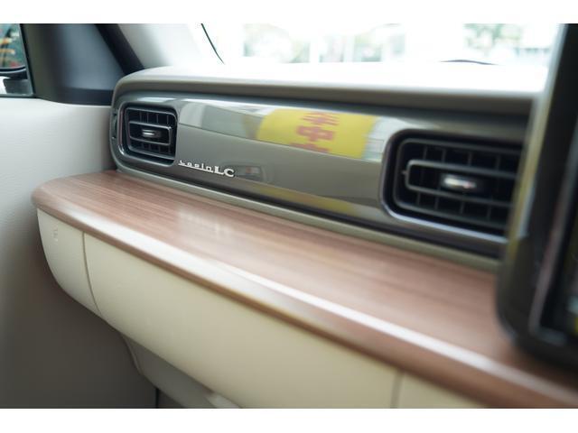 木目調のパネルが魅力的です！