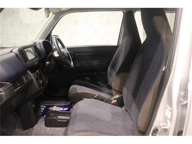 体格に合わせてシートの位置をきめ細かく調節できるので、いつでも最適な運転姿勢をキープ。操作も軽く、ラクラクです