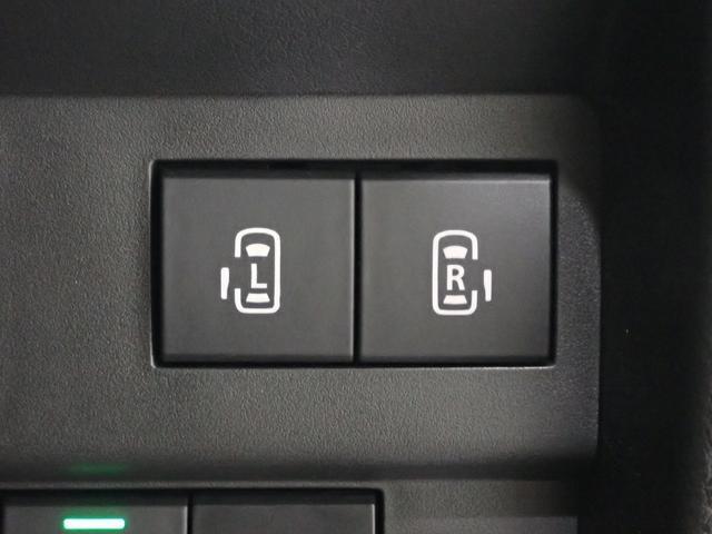 後席”両側”ワンアクション電動スライドドア装備！インパネのスイッチか車体のボタンをワンプッシュするだけで電動スライド！あまり知られていない事ですが、下り坂で閉める際に速度調整されるので安全なんです