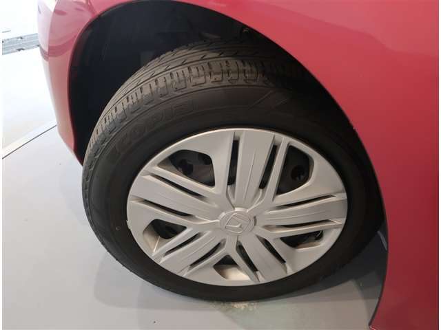 タイヤは185/60R15です！