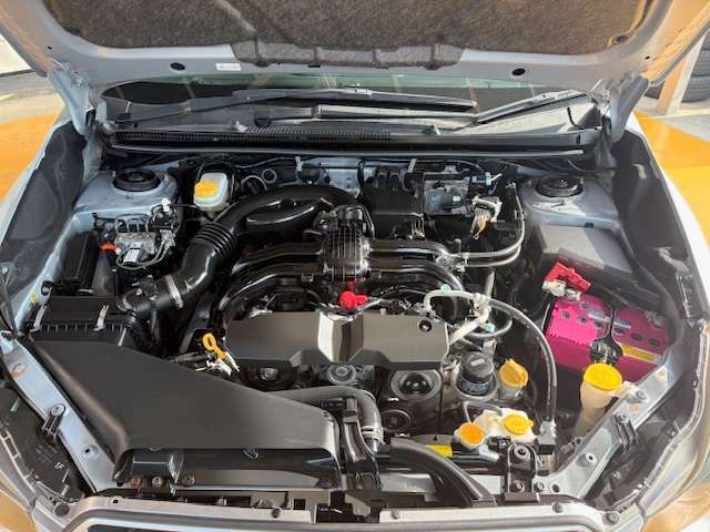 エンジンルームの状態もキレイで機関も良好です！当社では仕入時に90ヵ所以上の点検項目の確認や試乗も実施してます！問題のない車両を店頭にて販売しております！