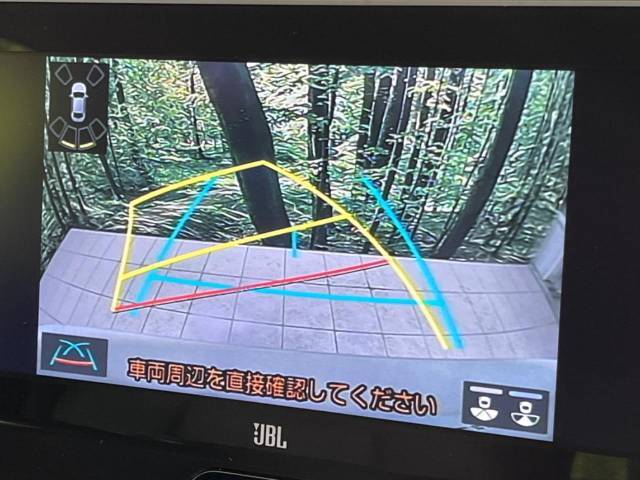 【バックカメラ】駐車時に後方がリアルタイム映像で確認できます。大型商業施設や立体駐車場での駐車時や、夜間のバック時に大活躍！運転スキルに関わらず、今や必須となった装備のひとつです！