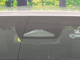 【トヨタセーフティセンス】走行中に前方の車両等を認識し、衝突しそうな時は警報とブレーキで衝突回避と被害軽減をアシスト。より安全にドライブをお楽しみいただけます。