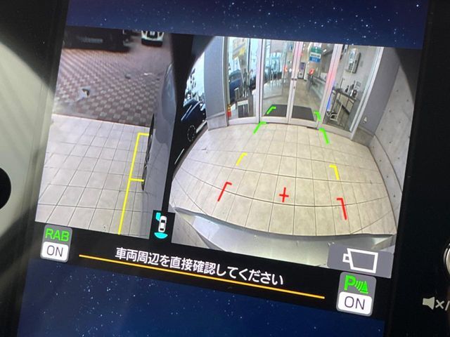 【サイド＆バックカメラ】停車・駐車時に死角になりがちな運転席から見えづらいサイドとリアの障害物を確認できます！雨天時や夜間などは特に活躍してくれるアイテムです。