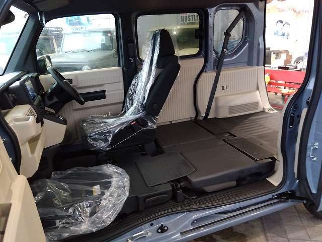 走行830Km☆純正8型ナビ☆フルセグ☆Bluetooth☆バックカメラ☆LEDヘッドライト☆急速充電ポート☆シートヒーター☆衝突軽減ブレーキ☆アダプティプクルーズコントロール☆レーンキープアシスト