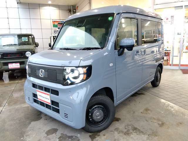 走行830Km☆純正8型ナビ☆フルセグ☆Bluetooth☆バックカメラ☆LEDヘッドライト☆急速充電ポート☆シートヒーター☆衝突軽減ブレーキ☆アダプティプクルーズコントロール☆レーンキープアシスト