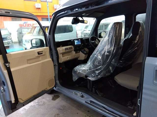 走行830Km☆純正8型ナビ☆フルセグ☆Bluetooth☆バックカメラ☆LEDヘッドライト☆急速充電ポート☆シートヒーター☆衝突軽減ブレーキ☆アダプティプクルーズコントロール☆レーンキープアシスト