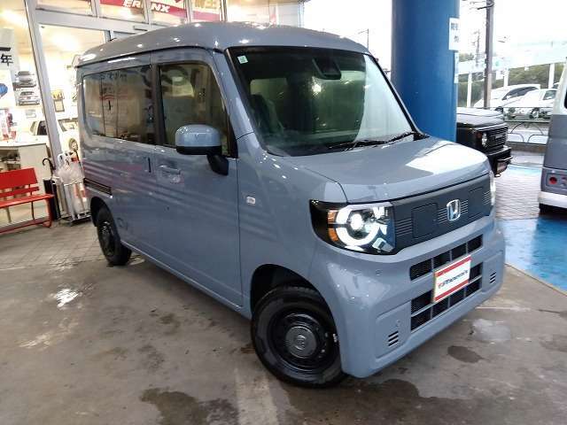 走行830Km☆純正8型ナビ☆フルセグ☆Bluetooth☆バックカメラ☆LEDヘッドライト☆急速充電ポート☆シートヒーター☆衝突軽減ブレーキ☆アダプティプクルーズコントロール☆レーンキープアシスト