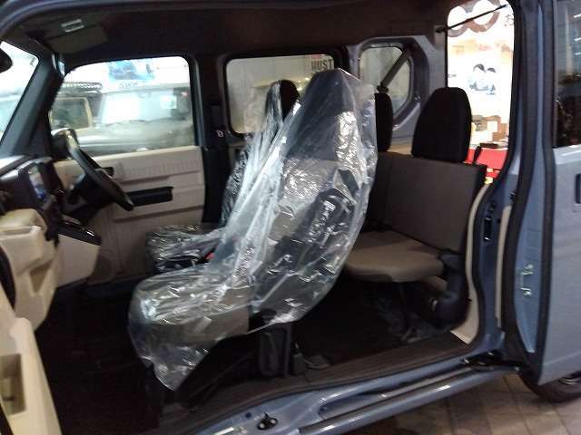 走行830Km☆純正8型ナビ☆フルセグ☆Bluetooth☆バックカメラ☆LEDヘッドライト☆急速充電ポート☆シートヒーター☆衝突軽減ブレーキ☆アダプティプクルーズコントロール☆レーンキープアシスト