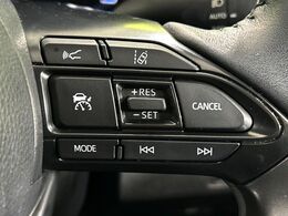 【レーダークルーズコントロール】高速道路での長距離走行が楽に！！自動で速度を保つクルーズコントロールが、衝突軽減システムと連携し、前方の車両を感知して車間を保つように速度調節してくれます！！