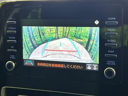 【バックカメラ】駐車時に後方がリアルタイム映像で確認できます。大型商業施設や立体駐車場での駐車時や、夜間のバック時に大活躍！運転スキルに関わらず、今や必須となった装備のひとつです！